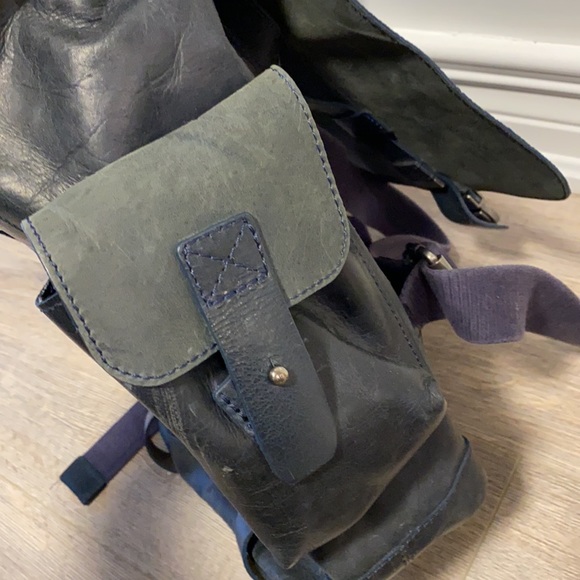 Vélez Leather Backpack - Picture 9 of 10